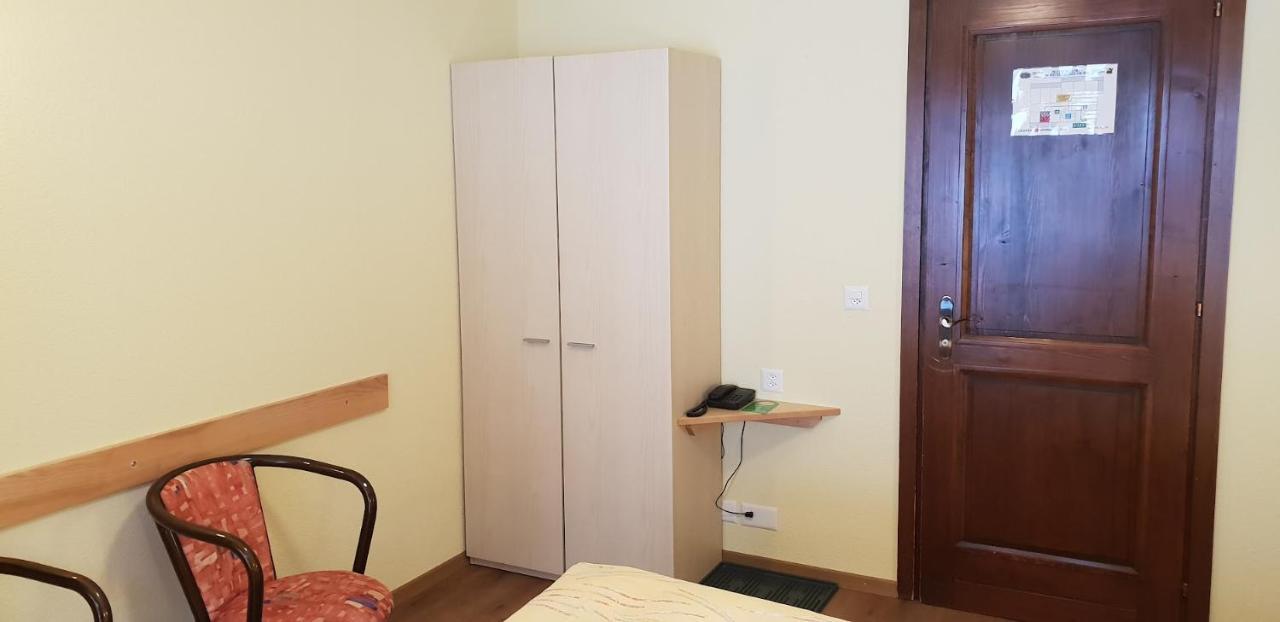 Hotel Alex ลอยเคอร์บัด ภายนอก รูปภาพ