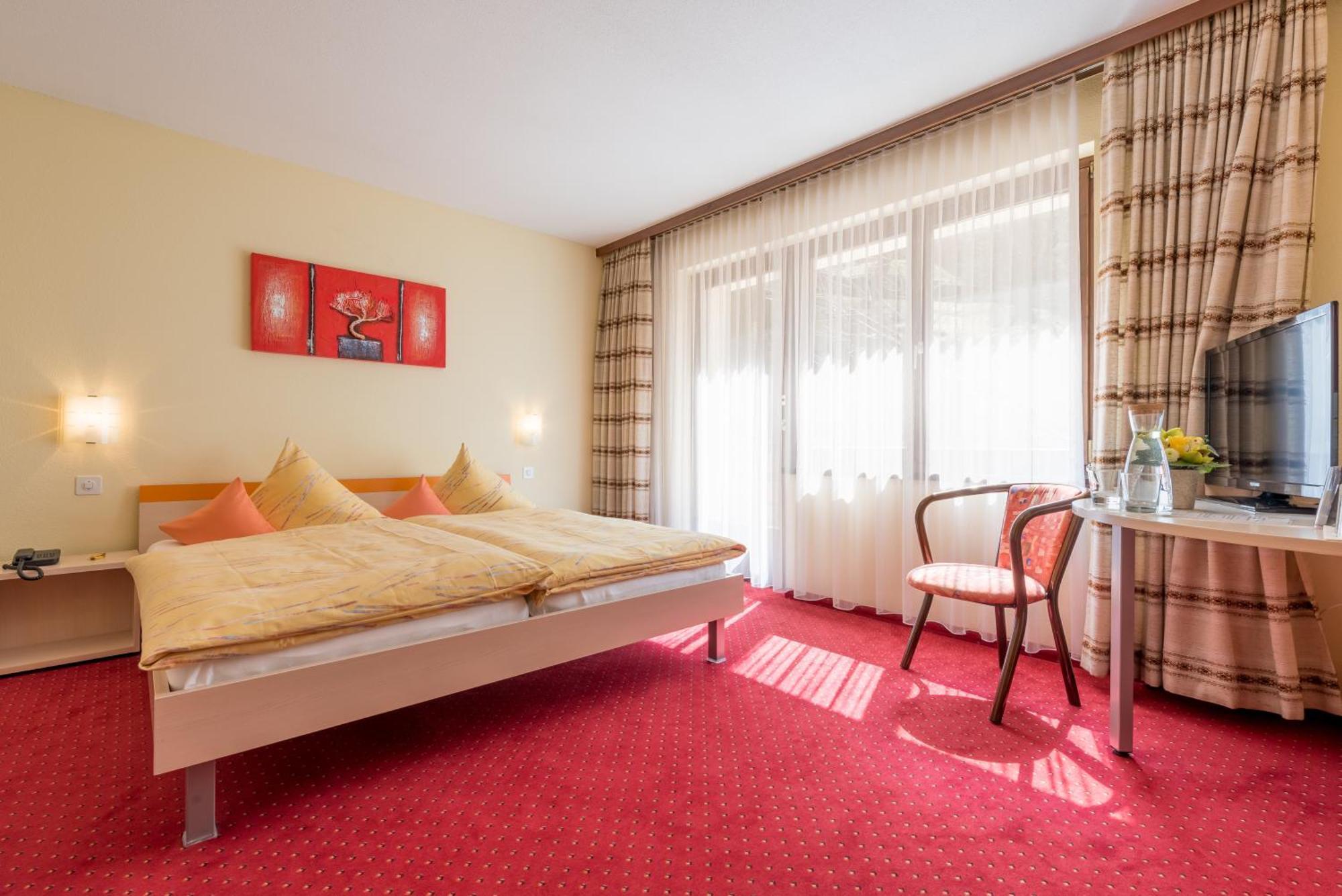 Hotel Alex ลอยเคอร์บัด ภายนอก รูปภาพ