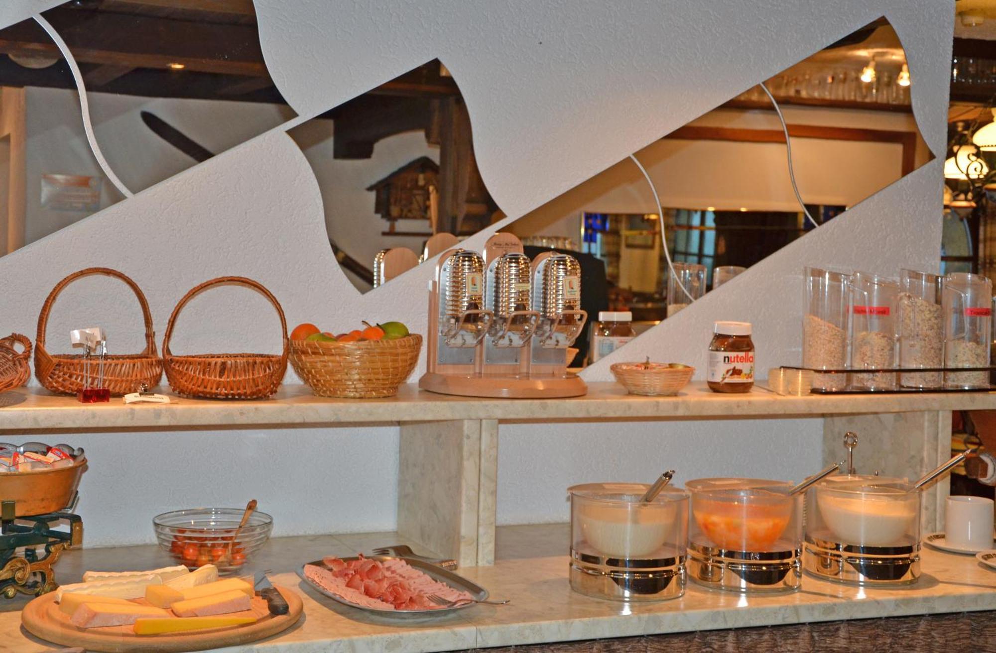 Hotel Alex ลอยเคอร์บัด ภายนอก รูปภาพ