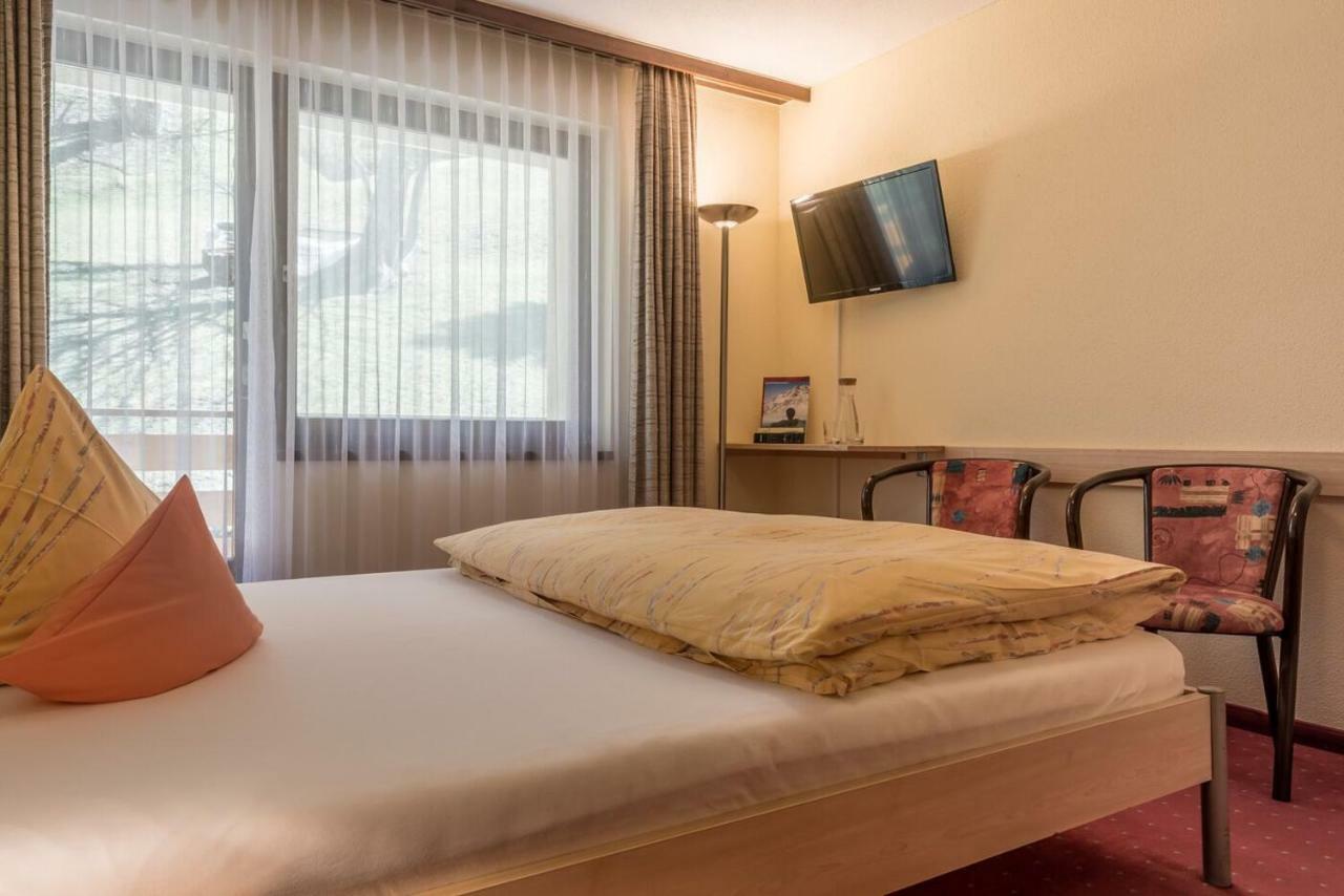 Hotel Alex ลอยเคอร์บัด ภายนอก รูปภาพ
